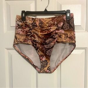 Torrid High-Rise Ruched Bikini Bottom Medallion Floral Size 0 NWOT